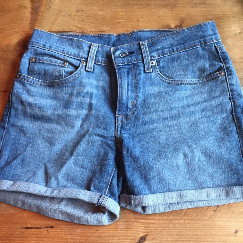 Levi’s Midi Shorts Size 27